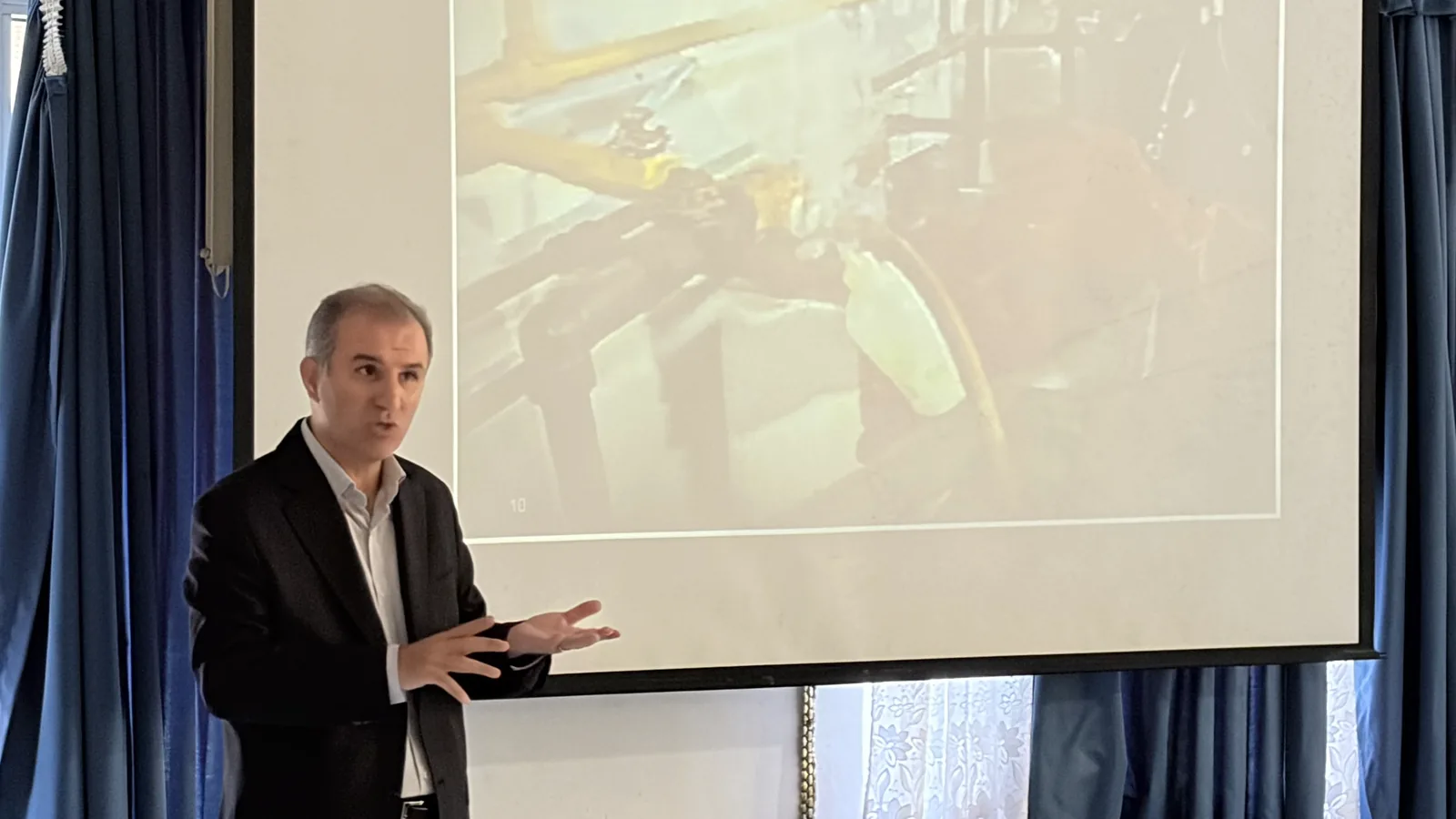 Seyyed Alireza Ebrahimzadeh Zonouzian giving a technical training session in a classroom